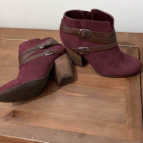 Purple suede booties, never worn! - Picture 4 of 6